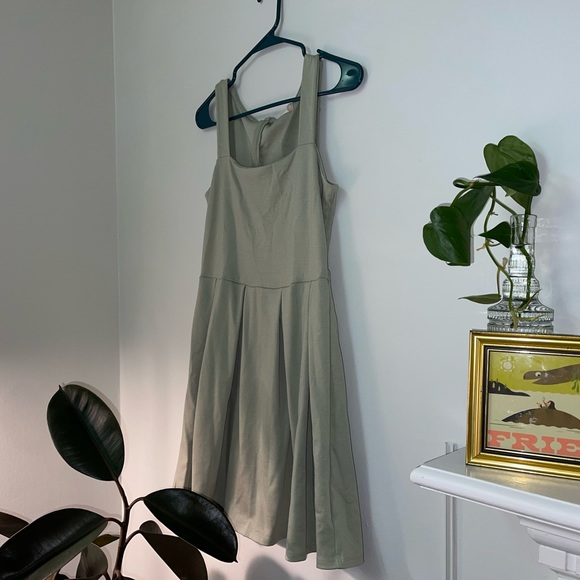 Altar’d State Sage Green Short Dress, Structured and gathered waist EUC small - Picture 9 of 16